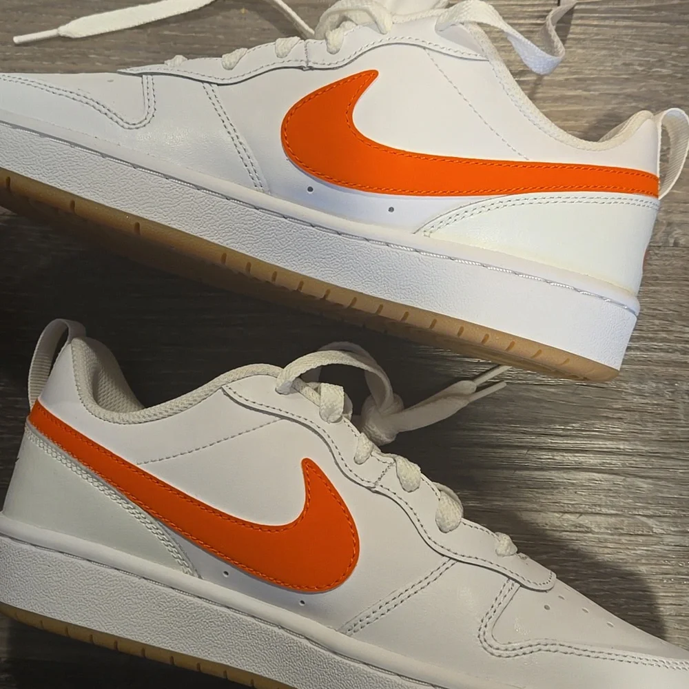 Nike Court Burough Low 2(GS)  Orange Swoosh 6.5 Youth/womens 8 BRAND NEW